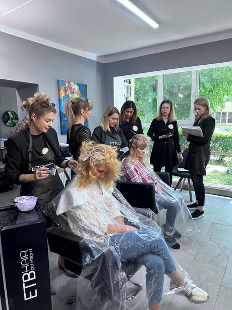 Cand incepi sa te indoiesti de tine ca hairstilist, desi faci lucrurile bine