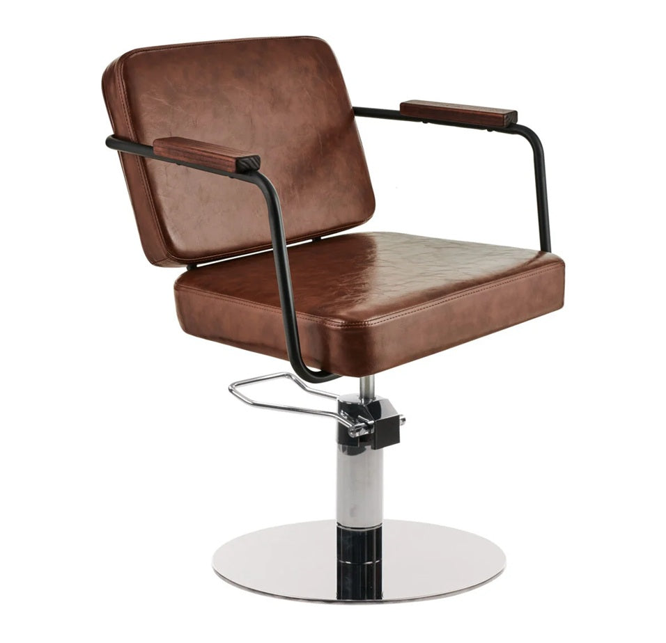 Ayala Enzo 01 – Scaun profesional de coafor maro cu bază rotundă argintie – Design industrial cu accente boho și confort premium