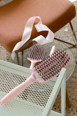 Olivia Garden Fingerbrush Boar & Nylon Pastel Pink – Display Profesional cu 12 Perii pentru Descurcare Ușoară și Strălucire Naturală