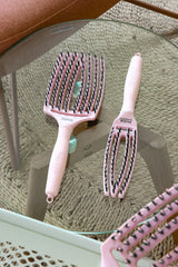 Olivia Garden Fingerbrush Boar & Nylon Pastel Pink – Display Profesional cu 12 Perii pentru Descurcare Ușoară și Strălucire Naturală